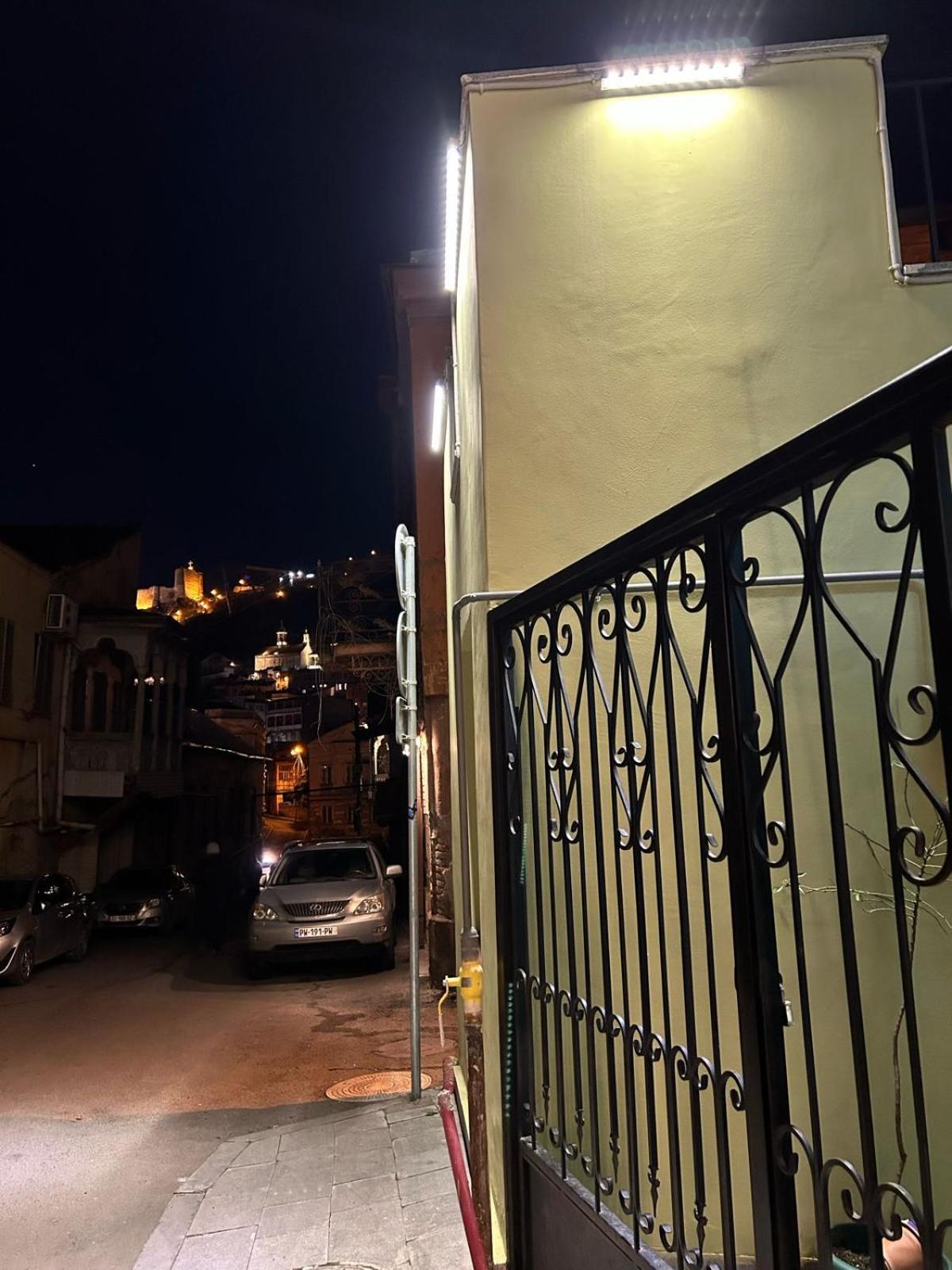 White Corner In Old Tbilisi Exterior foto